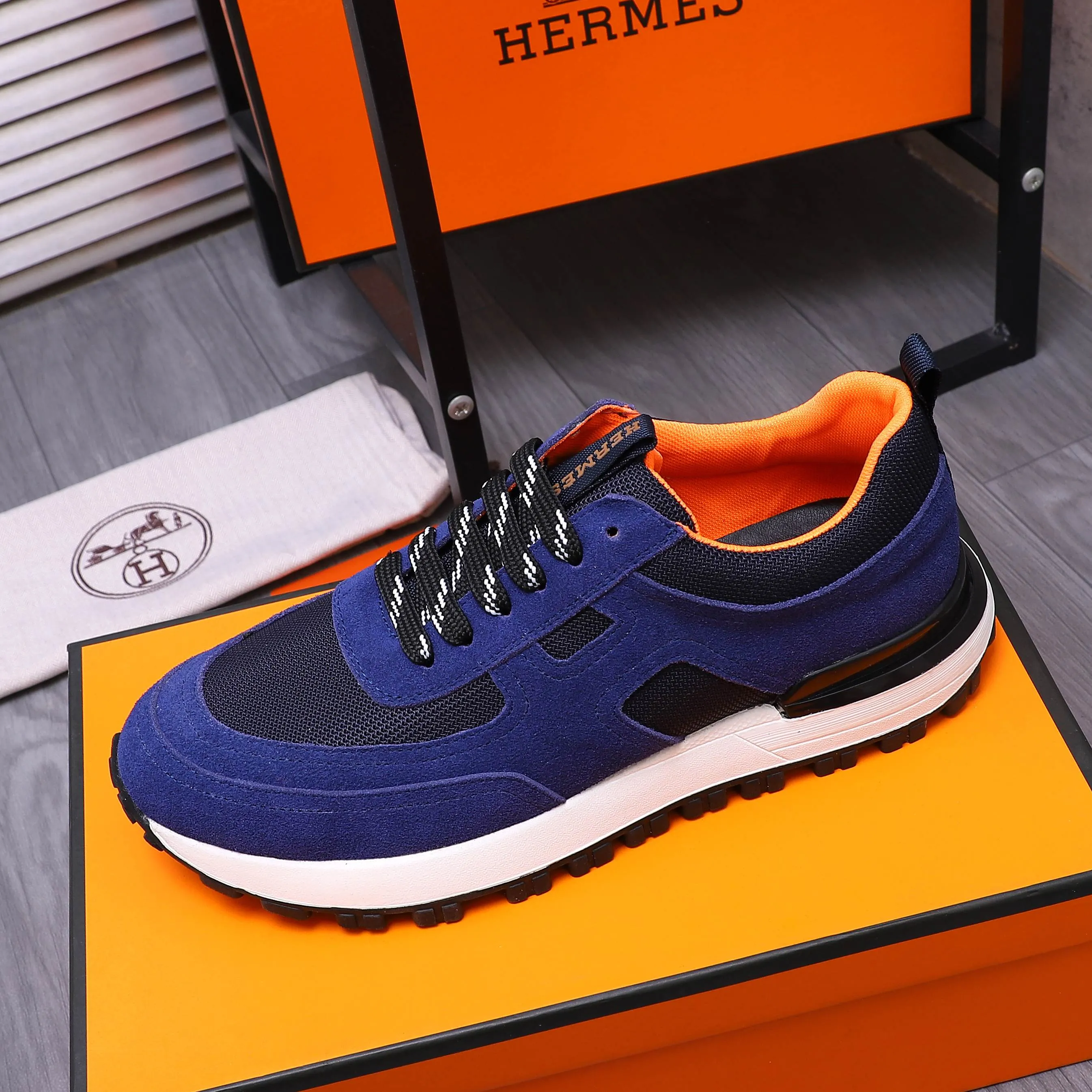 Men's shoes 💰420 Product trademark: HERMES "Hermes" casual shoes Regular size: 38-44 Product materials: Selected frosted cowhide stitching mesh upper Breathable mesh lining Cowhide insole Rubber outsole